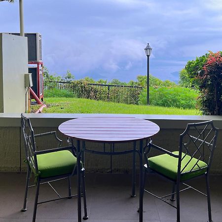 Taal Vista Hotel Tagaytay City Kültér fotó A balcony in a condominium