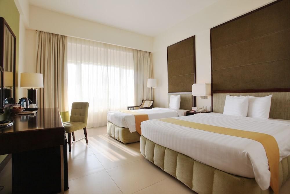 Taal Vista Hotel Tagaytay City Kültér fotó A room at the hotel