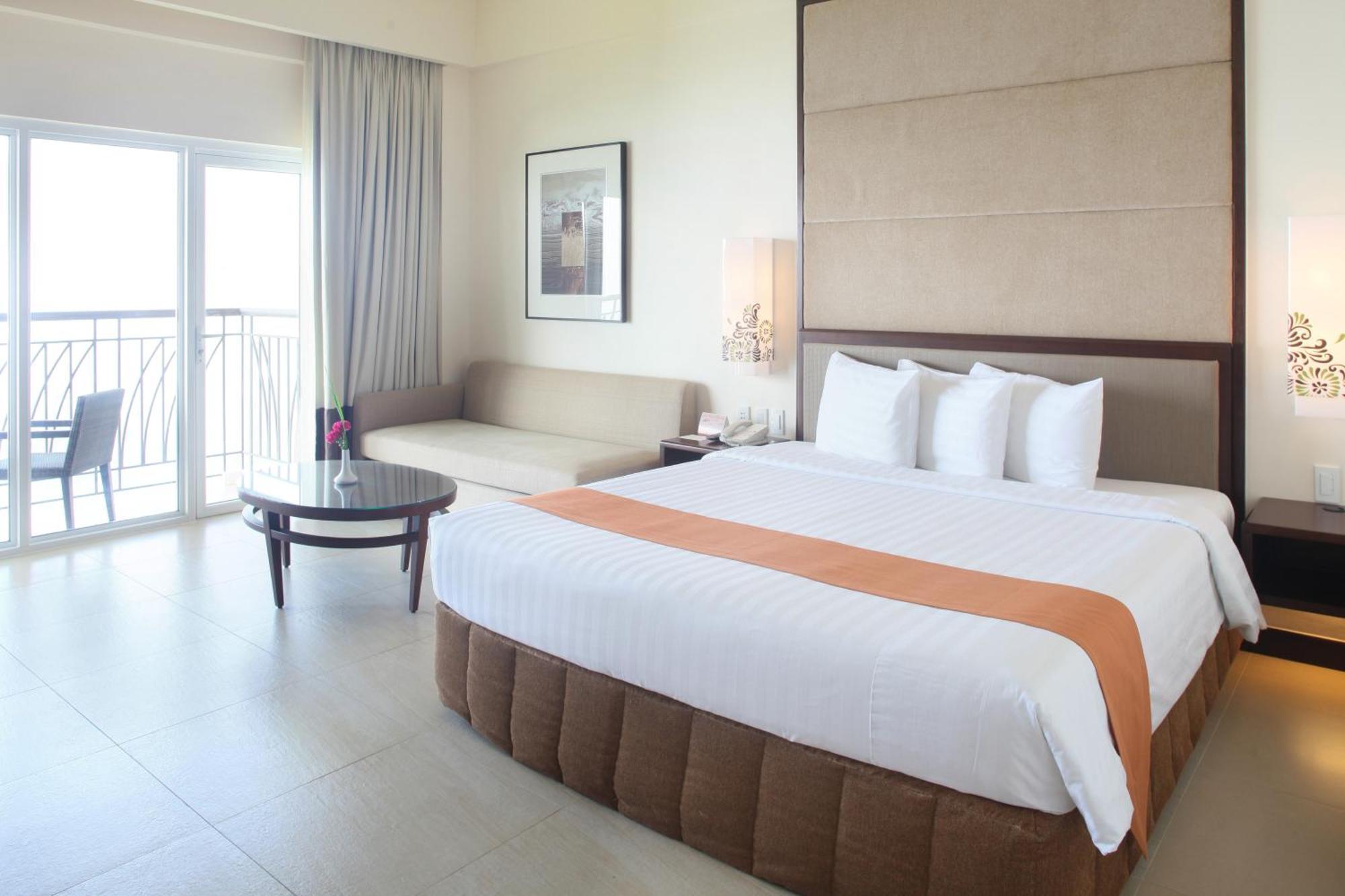 Taal Vista Hotel Tagaytay City Kültér fotó Deluxe Ocean View Room