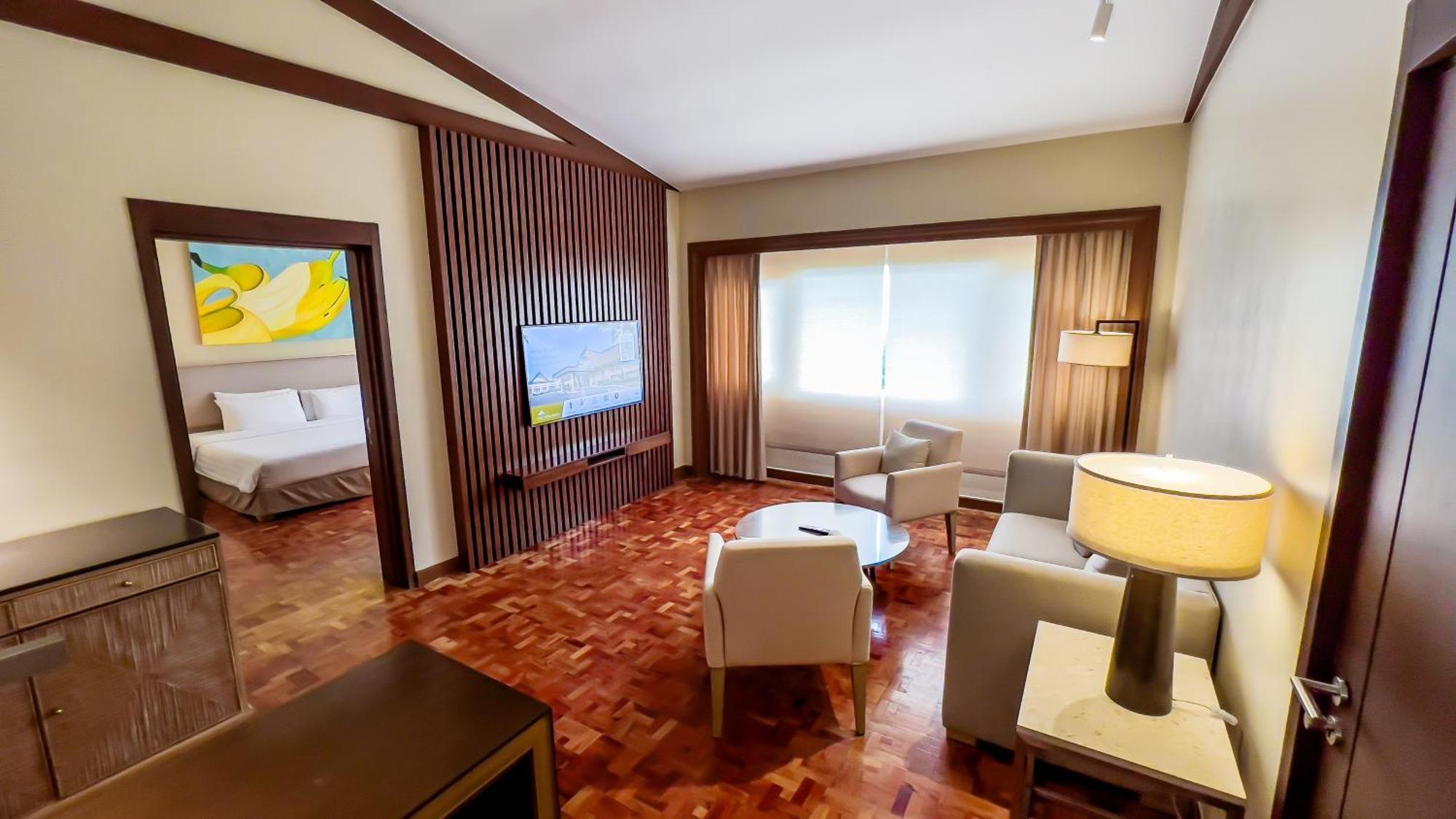 Taal Vista Hotel Tagaytay City Kültér fotó Suite
