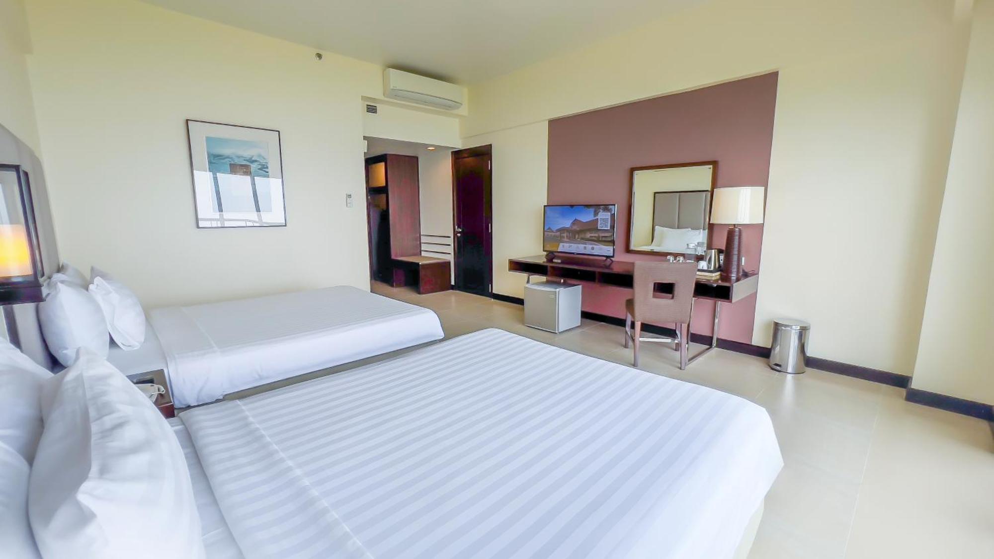 Taal Vista Hotel Tagaytay City Kültér fotó Deluxe Room