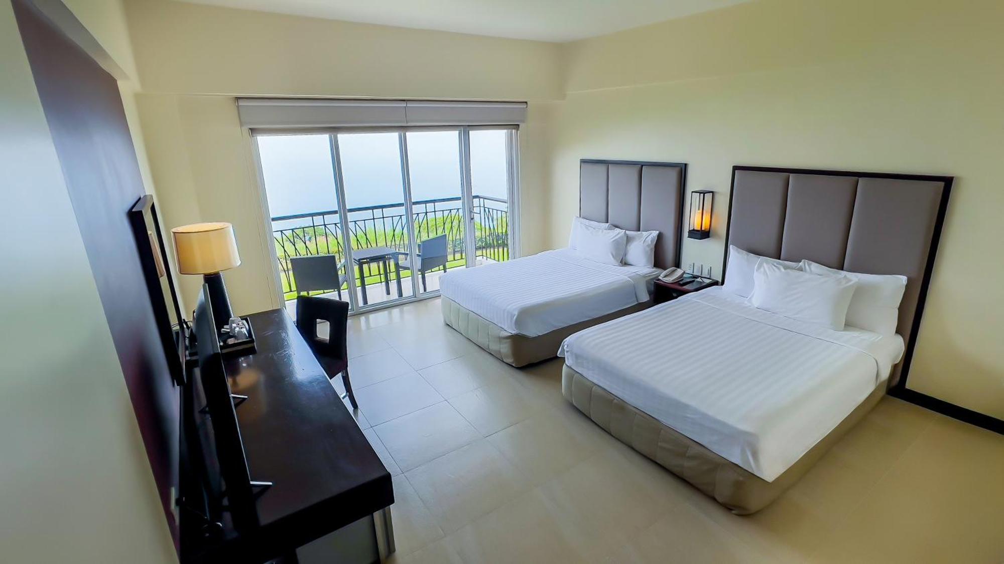 Taal Vista Hotel Tagaytay City Kültér fotó A room at the hotel