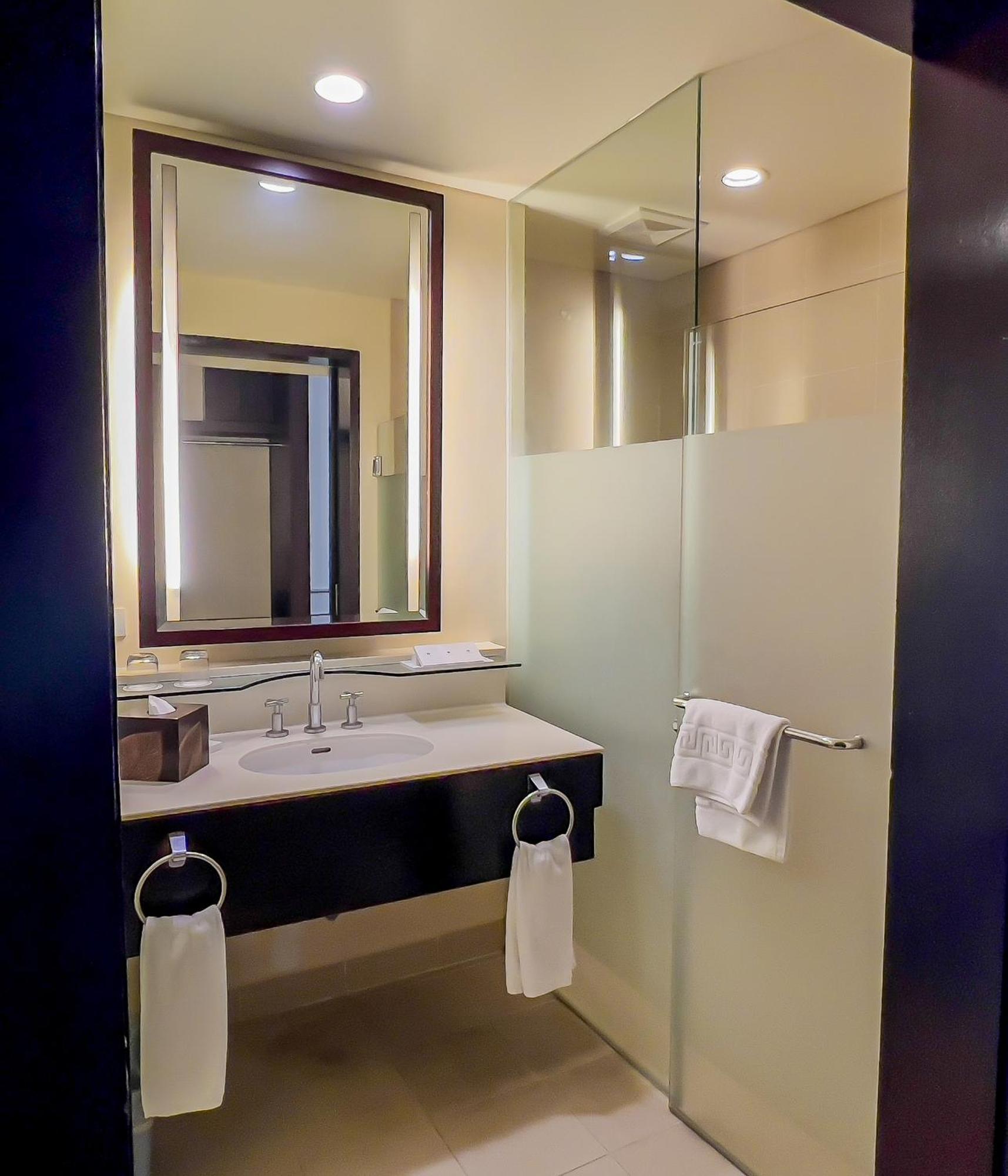 Taal Vista Hotel Tagaytay City Kültér fotó Bathroom