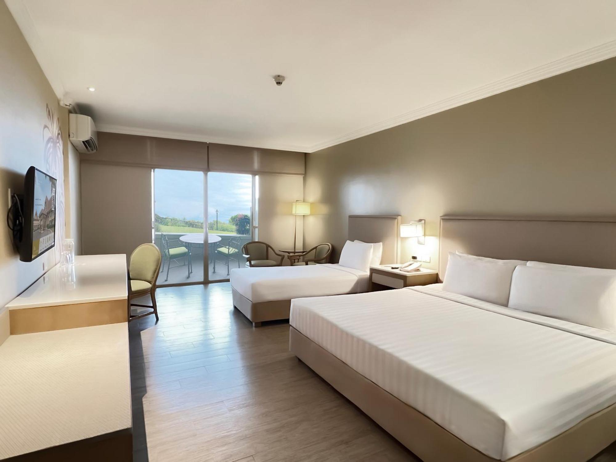 Taal Vista Hotel Tagaytay City Kültér fotó Deluxe Room