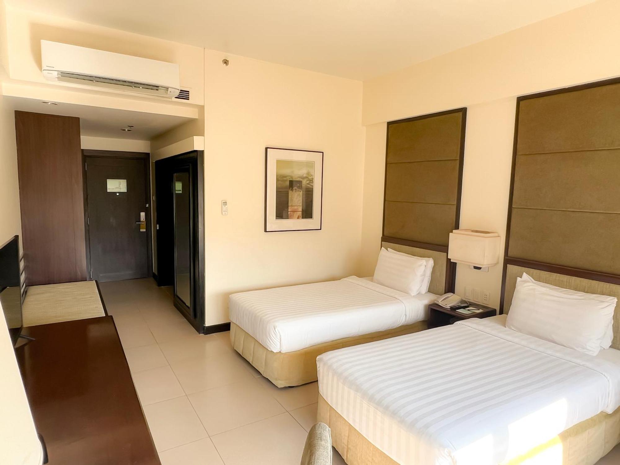 Taal Vista Hotel Tagaytay City Kültér fotó Deluxe Room
