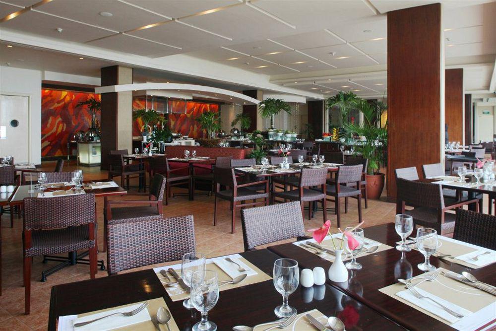 Taal Vista Hotel Tagaytay City Kültér fotó The restaurant